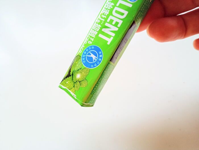 粒ガム、開封したら「1粒だけ」残して！バッグの中で散らばらない裏ワザ、見つけました。