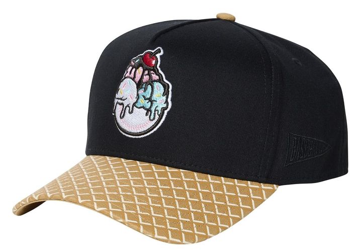 画像: 筆者おすすめの “アイスクリームサンデー”デザインのキャップ「FROZEN TREATS ICE CREAMSUNDAE FIVE PANEL CAP」（5500円） 。コーデの“はずし”に使ってみては？ 画像：ファナティクス・ジャパン提供