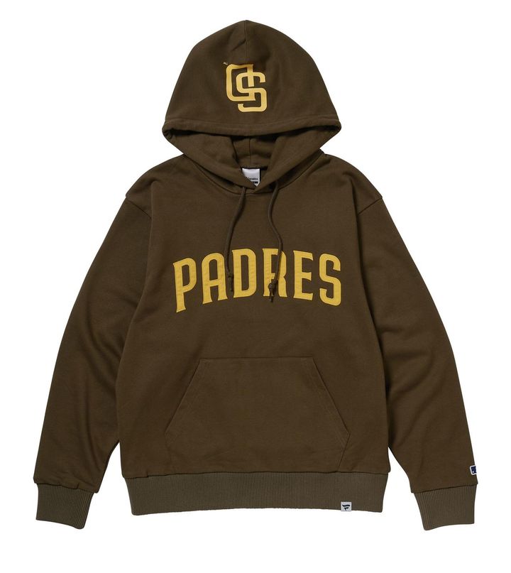 画像: サンディエゴパドレス（SD）の「Standard Logo Print Hoodie」（9900円）は、トレンド感のあるブラウンカラーが人気 画像：ファナティクス・ジャパン提供