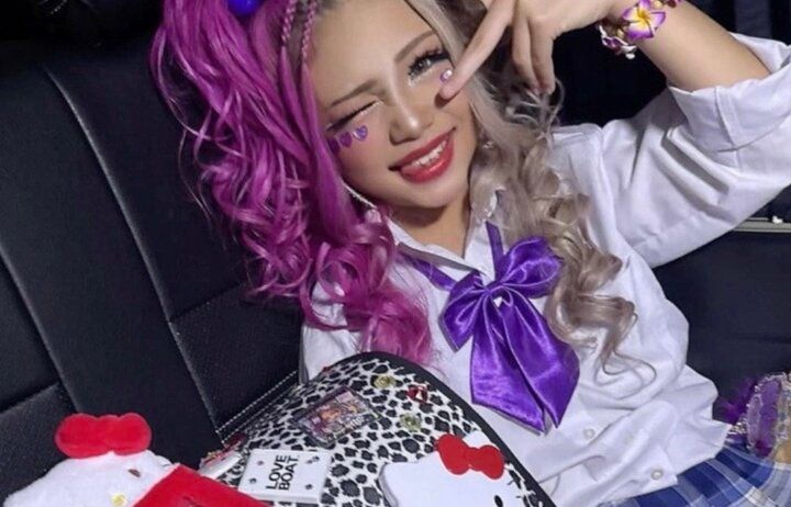 【写真・画像】小学生ギャル、ド派手な豹柄＆キティちゃんまみれのランドセルを公開「1日のモチベが上がる」 1枚目