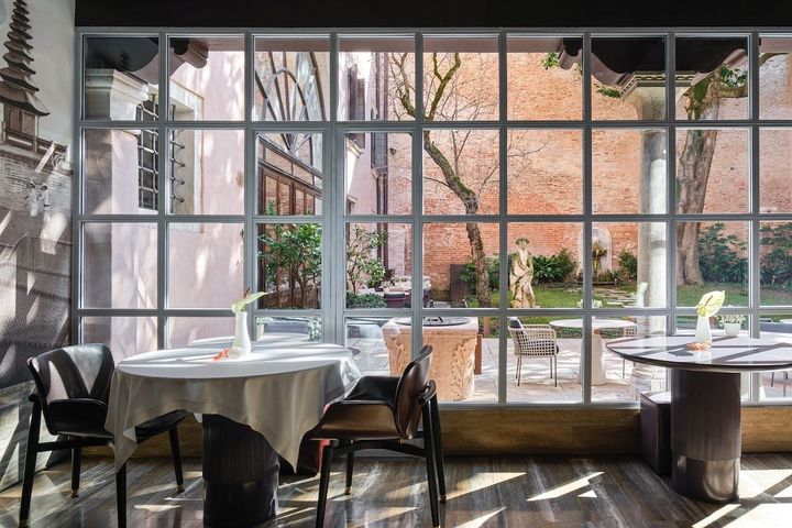 ミラノの３つ星をはじめ、獲得した星の数がイタリアで最も多いと言われるエンリコ・バルトリーニが指揮する「グラム」。