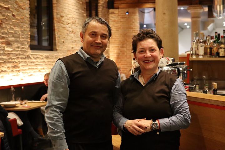 陽気でフレンドリーな「カーサ・カペラーリ」のオーナー夫妻。