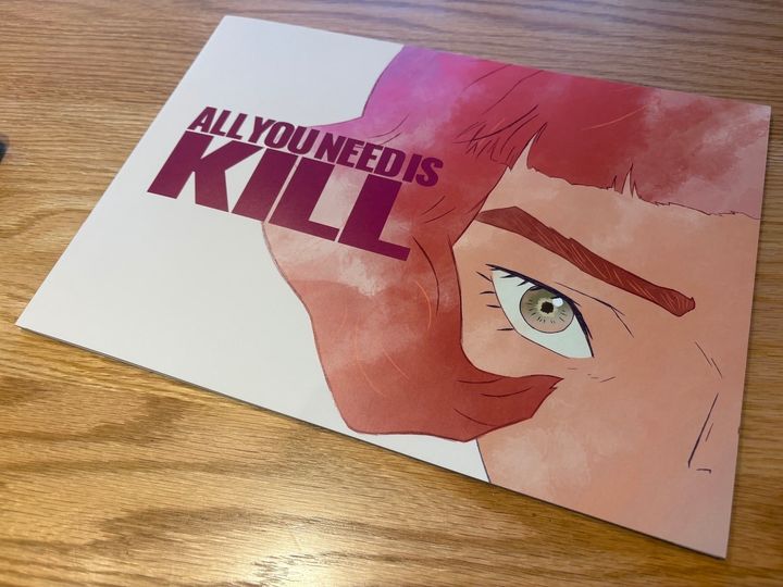 公開前にキャラクターデザインへネガティブな声があったアニメ映画『ALL YOU NEED IS KILL』。本編を見れば「納得できる」どころか、「これが良いんだ」と思える理由があったのです。（画像は筆者撮影）