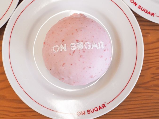 ON SUGAR いちごのふんわりスノードーナツ