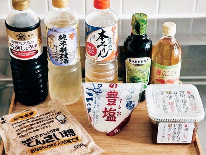 無添加調味料のおすすめセット。日常使いの基本調味料（天然塩、丸大豆しょうゆ、味噌、純米料理酒、純米酢、みりん、甜菜糖、オリーブオイル）をそろえた、シンプルで体にやさしい調味料選び。食品添加物を避けたい人や健康志向の家庭にぴったり。