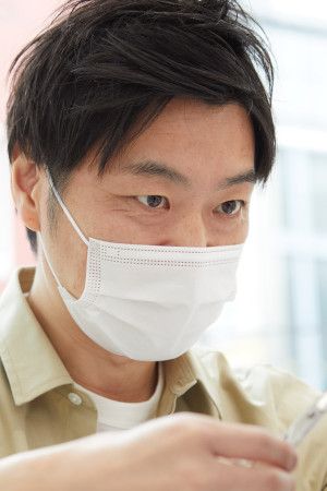 シニア専門ヘアサロン「えがお美容室」の石川貴文さん