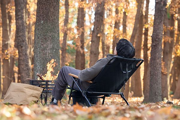 3段階リクライニング付きローチェアに、背もたれ約6cmアップの“ハイバックVer.”登場