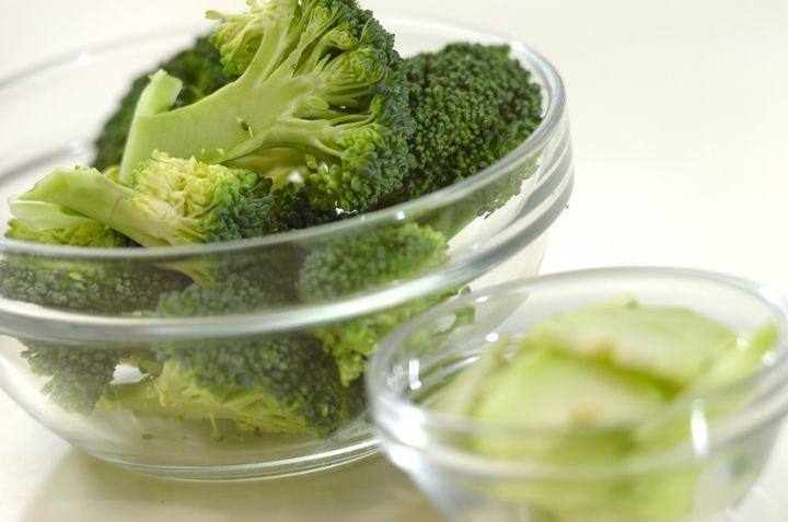 簡単ブロッコリーと油揚げの和えもの 立派なおかずに by金丸 利恵さんの下準備1