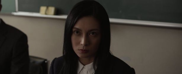 薮下に対し息子・拓翔への体罰を激しく抗議する律子(柴咲コウ)