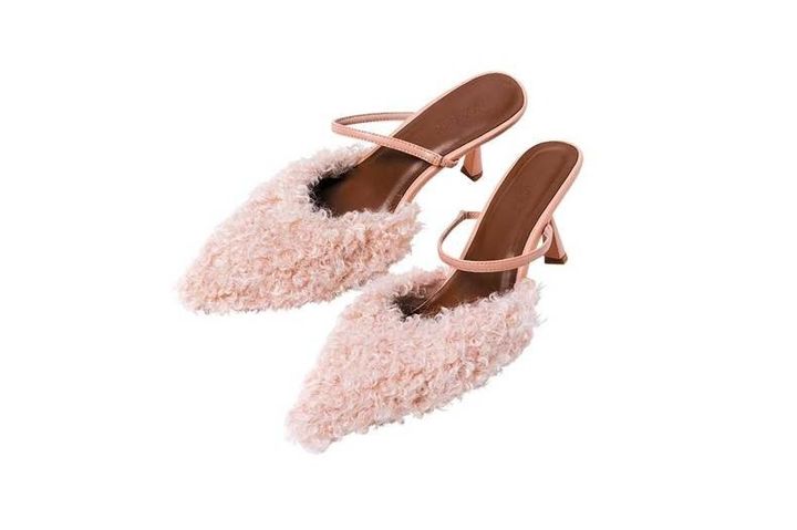 最新「ファーアイテム」17選 ファーブーツ・足元アイテム編 ミュール￥14,300／リゼクシー