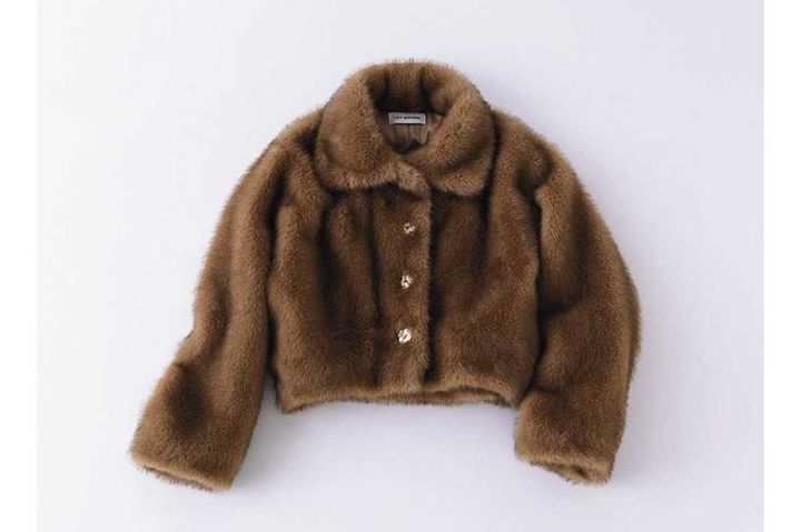 最新「ファーアイテム」17選 ファーコート・アウター編 コート￥22,000／リリー ブラウン