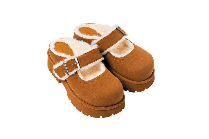 最新「ファーアイテム」17選 ファーブーツ・足元アイテム編 サンダル￥12,900／チャールズ＆キース （チャールズ＆キース ジャパン）