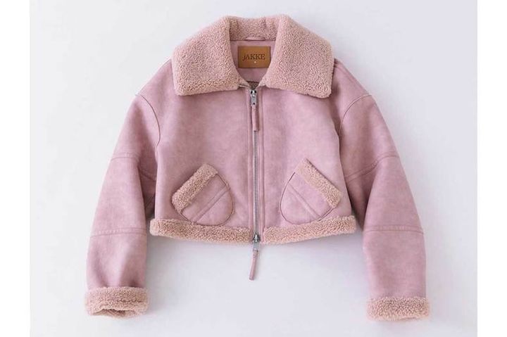 最新「ファーアイテム」17選 ファーコート・アウター編 ジャケット￥52,800／ジャッキー （ジャック・ オブ・オール・トレーズ プレスルーム）