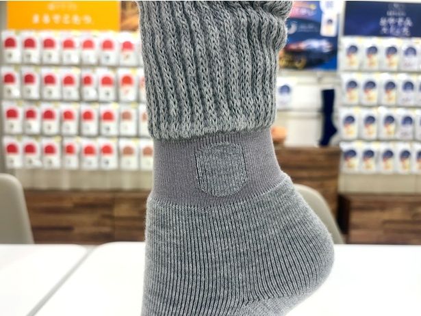 三陰交に当たる部分だけ発熱素材を採用し、温熱刺激を与える