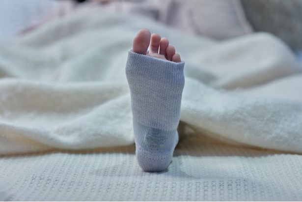 足裏部分に体を温める工夫が満載 画像提供：岡本株式会社