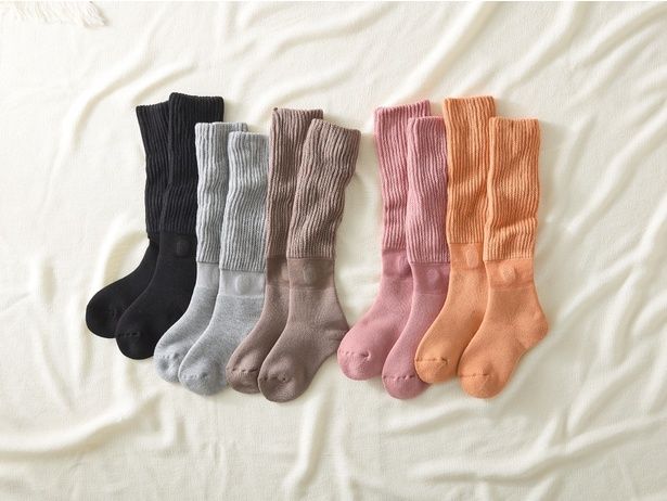 【写真】「まるでこたつソックス」(各1980円)。写真は2026年1月時点のカラー展開 画像提供：岡本株式会社