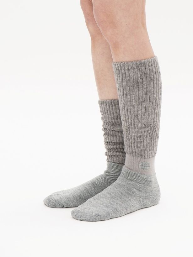 ハイソックスとしてもルーズソックスとしても着用可能 画像提供：岡本株式会社