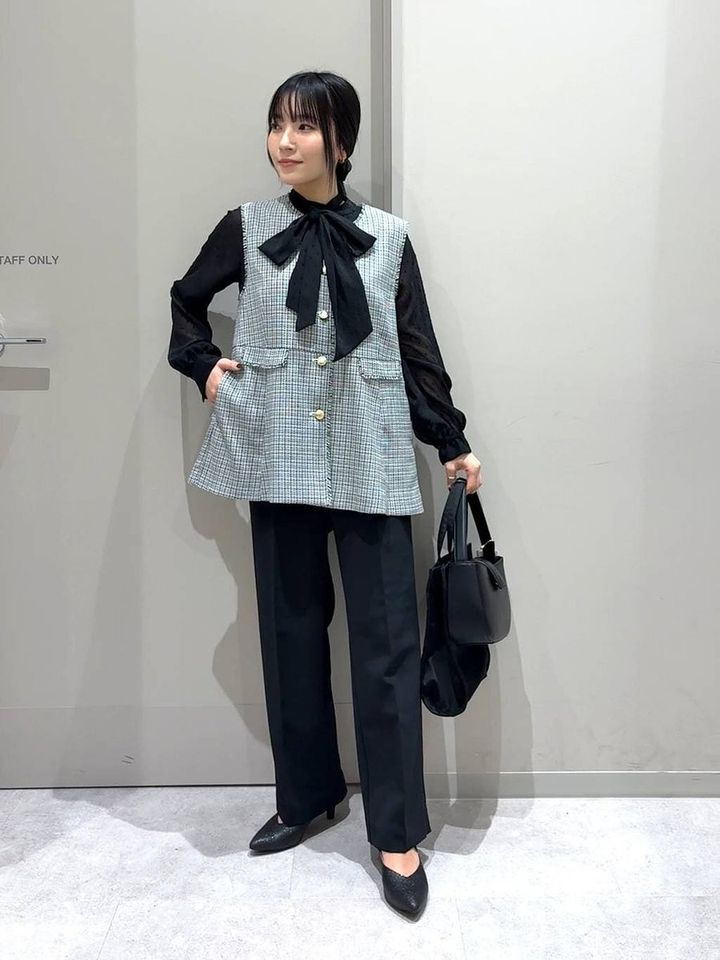 グローバルワークのウツクシルエットWクロスイージーストレートパンツ