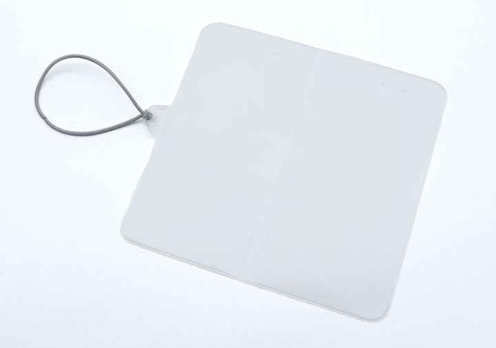 ダイソーのくるっとまとまるフラットポーチ（fun trip）を開いた状態