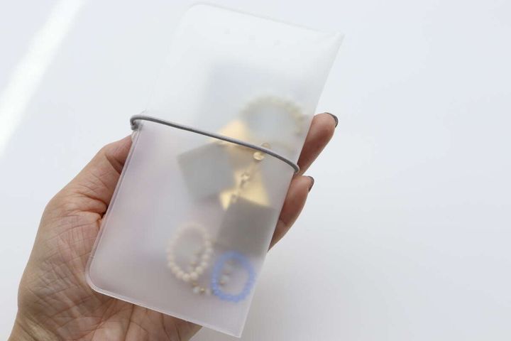 ダイソーのコンパクトになるくるっとまとまるフラットポーチ（fun trip）