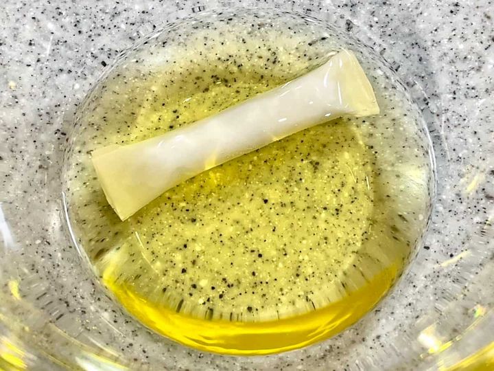 枝豆のワンタン皮巻き スイチリソース添え