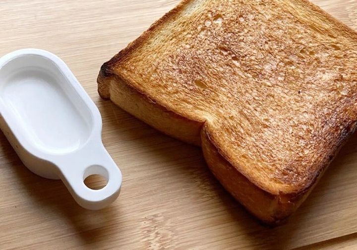 ダイソーのトーストスチーマー（珪藻土配合）を使ってパンを焼く