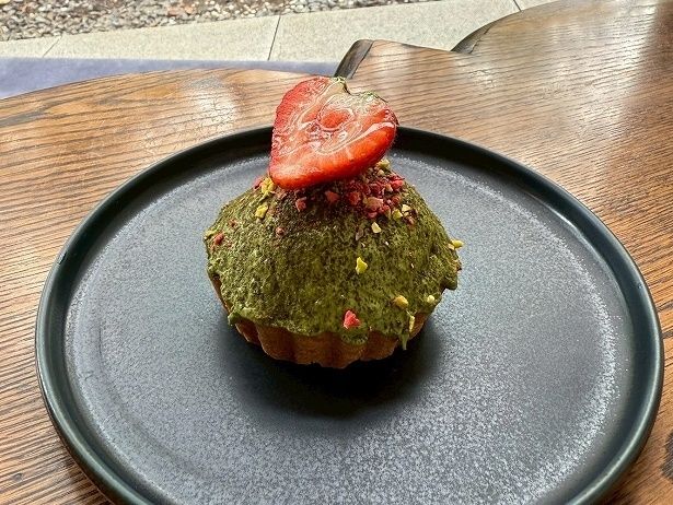 「八女抹茶と苺ピスタチオのタルト」