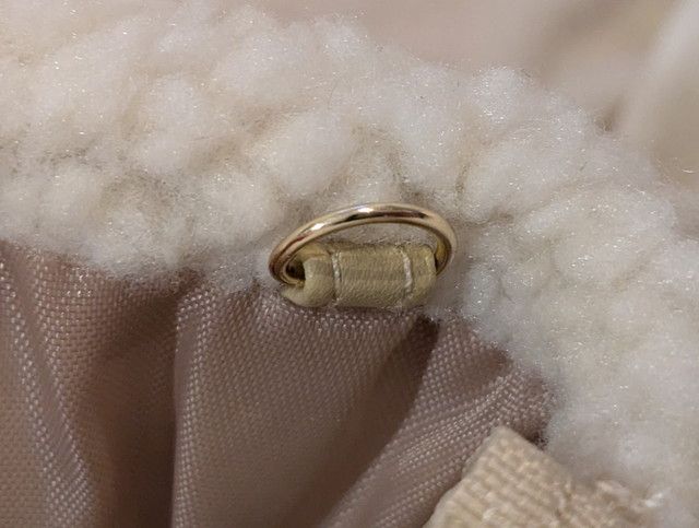 HELLO KITTY フェイクムートンバッグ クリーミーブラウン 内側のDカン金具