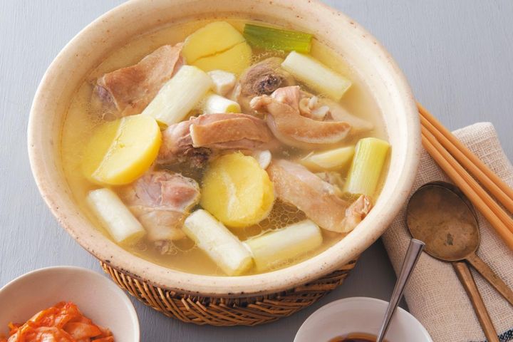 タイ風、韓国風鍋を自宅で手軽に！【鶏肉のアジアン鍋レシピ】2選「鶏団子鍋／タッカンマリ風鍋」