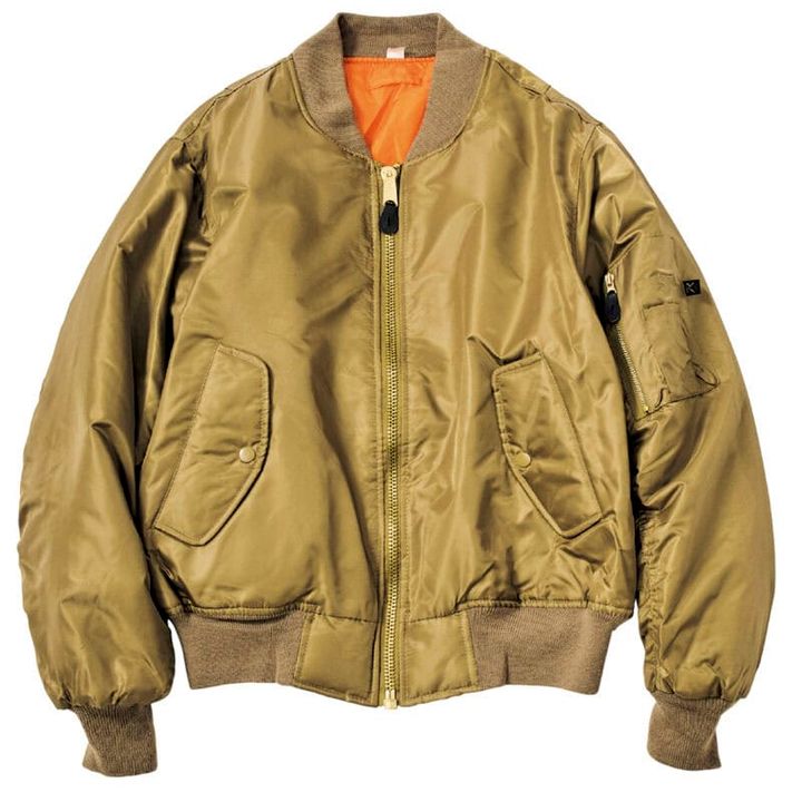 左腕のシガレットポケットなど、ミリタリーディテールがほどよいアクセント。デイリー使いしやすい一着。¥17,380（ロスコ／シップス インフォメーションセンター）