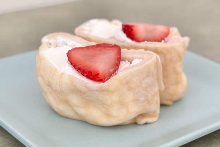 ファミマの「もちっと食感いちごのクレープ」