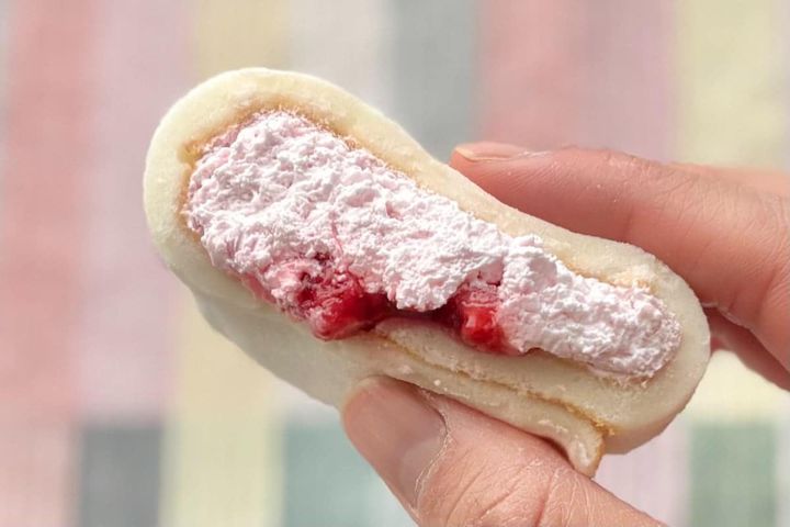 ファミマの「もっちりクリームロール」