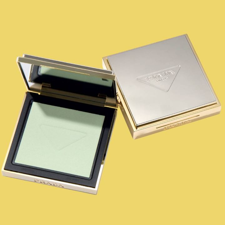 【発売中】プラダ ビューティのパウダー【テカリ知らず】