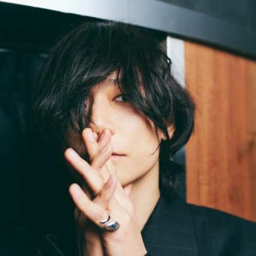 [Alexandros]川上洋平が「死」を意識して綴った2ndエッセイ『次幕』 40代を迎え、今こそ“自分をさらけ出す”理由