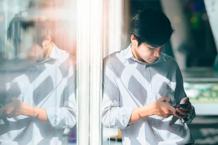 連絡が減る男性の心理とは？ 急に距離を取る理由7つ