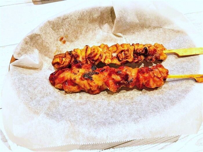 スーパーの焼き鳥が「お店の味」に復活！？レンジで温めるときにコツがある→ラップは使いません！