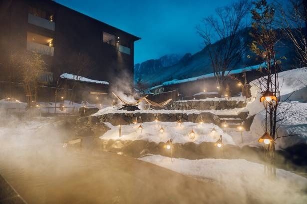 界 奥飛騨の中庭は一面の雪景色
