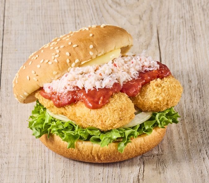 フレッシュネスバーガー オオズワイガニのクリームコロッケバーガー濃厚トマトソース