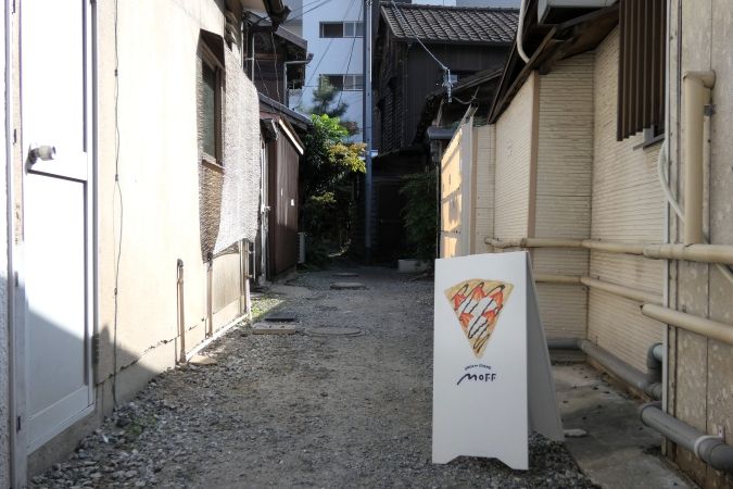 CREAM STAND MOFF 看板