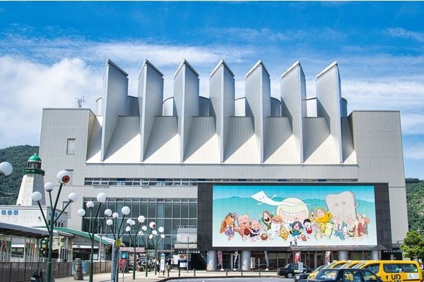 水木しげる作品の世界観を伝える境港駅前のゲゲゲの広場