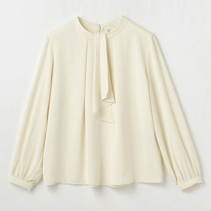 しまむらのラッフルブラウス