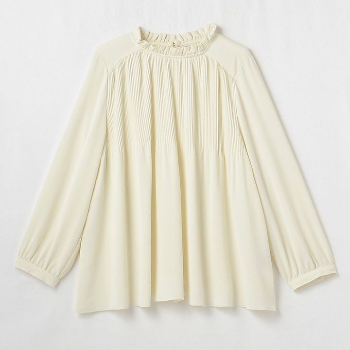 しまむらのプリーツブラウス