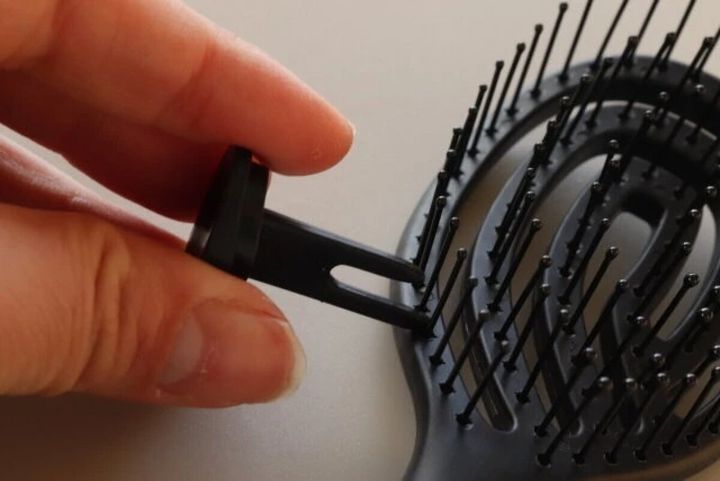 ダイソー 乾きやすいブローブラシ（16.2cm×6.1cm） クリーナー