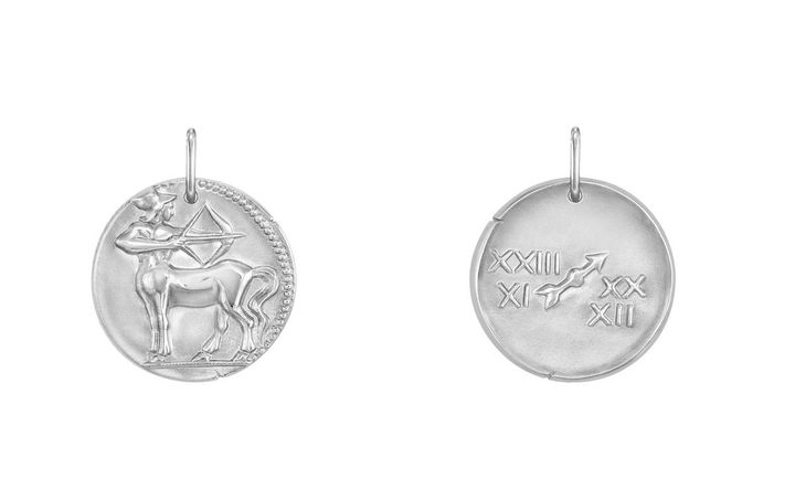 コインはいずれも表面に星座を象徴する図象を、裏面に星座の記号と該当する期間をローマ数字で刻んでいる。ゾディアック サジタリィ（射手座）メダル（WG）￥445,500