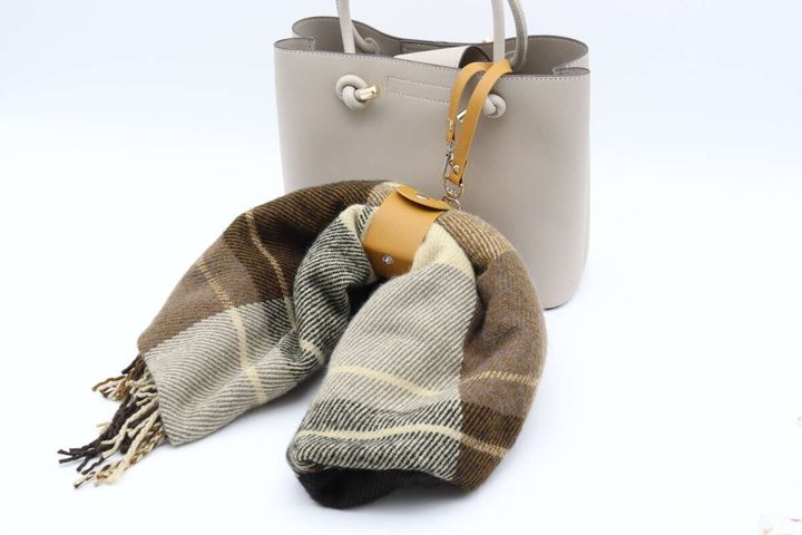 レザー風ジャケットホルダー ボタンタイプ 使用例