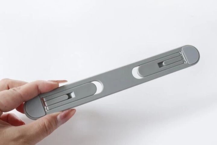 ダイソー ノートパソコン用折りたたみスタンド 貼り付けタイプ