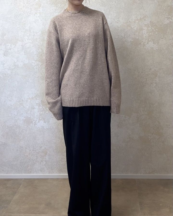 ユニクロスフレヤーンクルーネックセーター メンズMサイズ着用正面