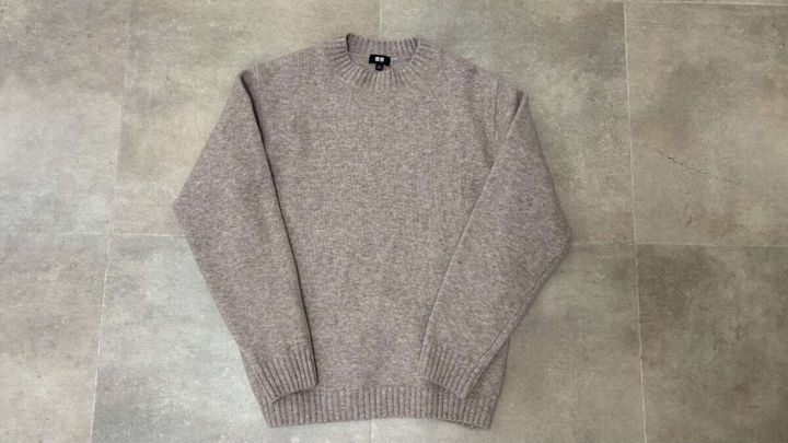 ユニクロスフレヤーンクルーネックセーター BEIGE
