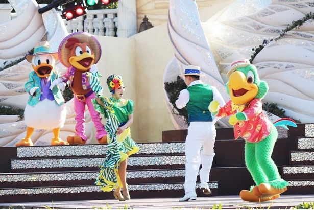 映画『三人の騎士』に登場するドナルドダック、ホセ・キャリオカ、パンチートが勢ぞろい