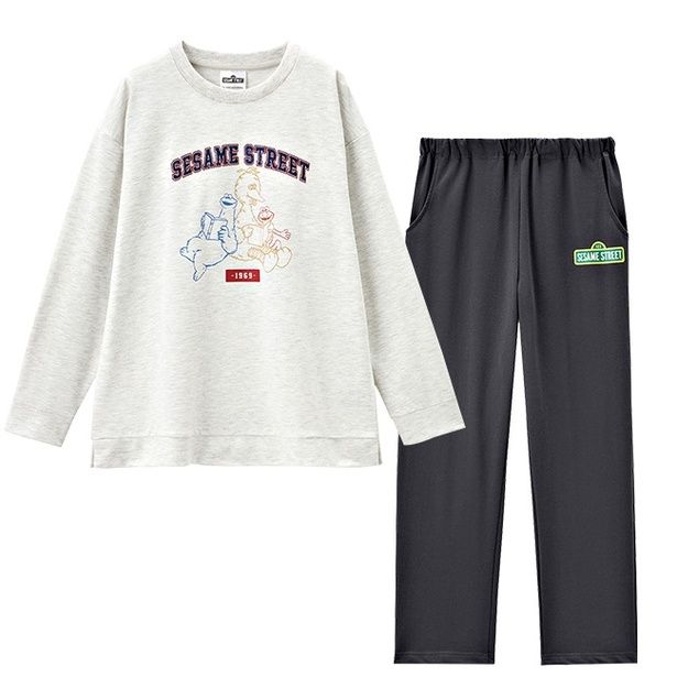 「レディースルームウェア(アイスグレー)」(3949円)